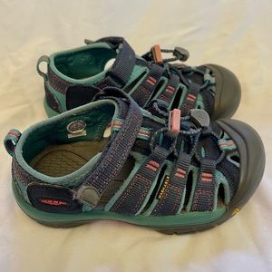 KEEN | Girl’s Kids Youth Newport H2 Midnight Navy Teal Pink 12